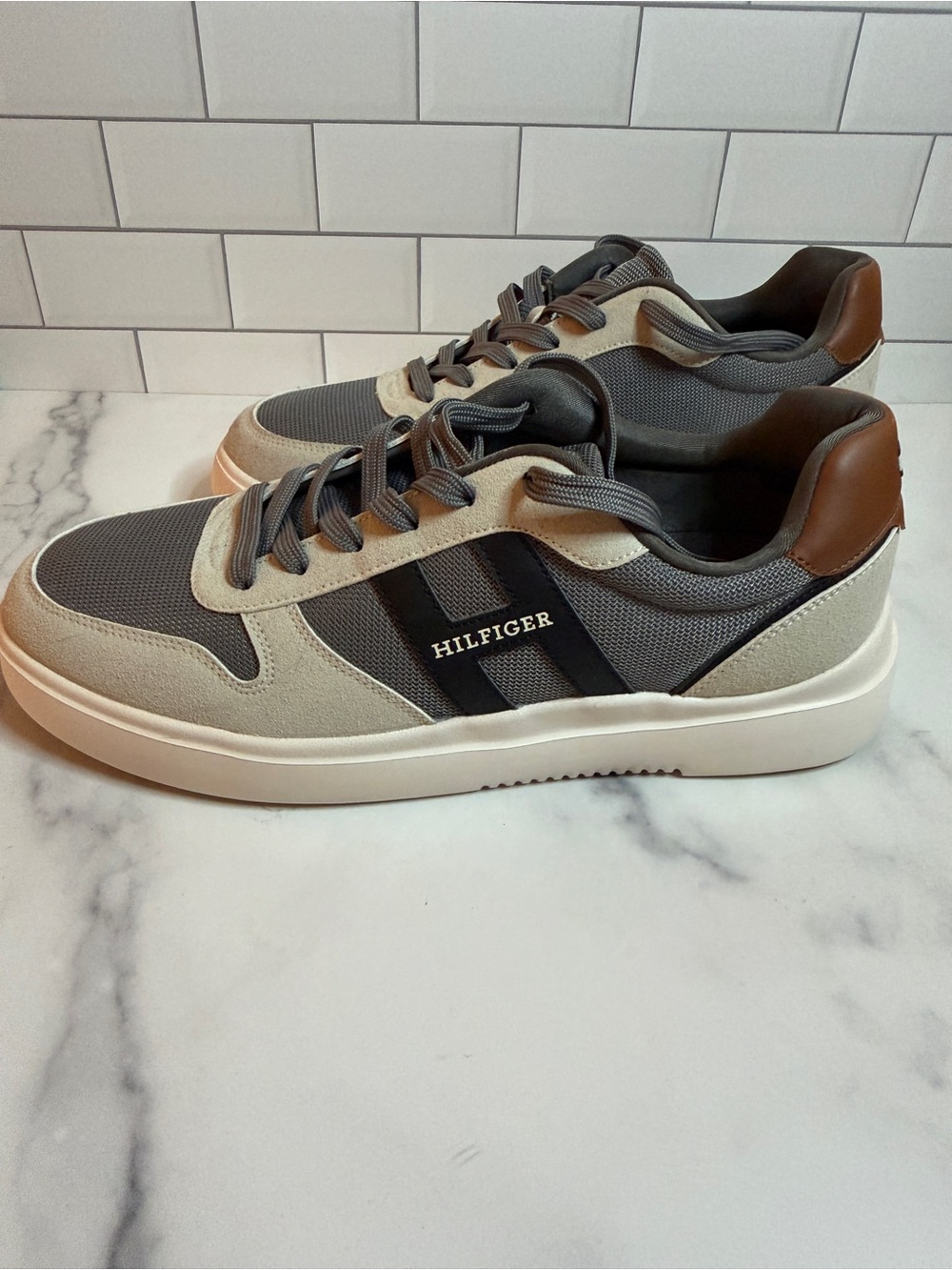 Tommy Hilfiger Cetus Men’s 10.5 Grey Beige Mixed Media Sneakers